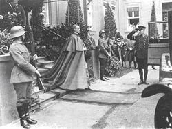 Pacelli leaves a 1927 reception for von Hindenburg